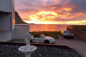 Kirkjufell Oceanfront Villa, Grundarfjördur